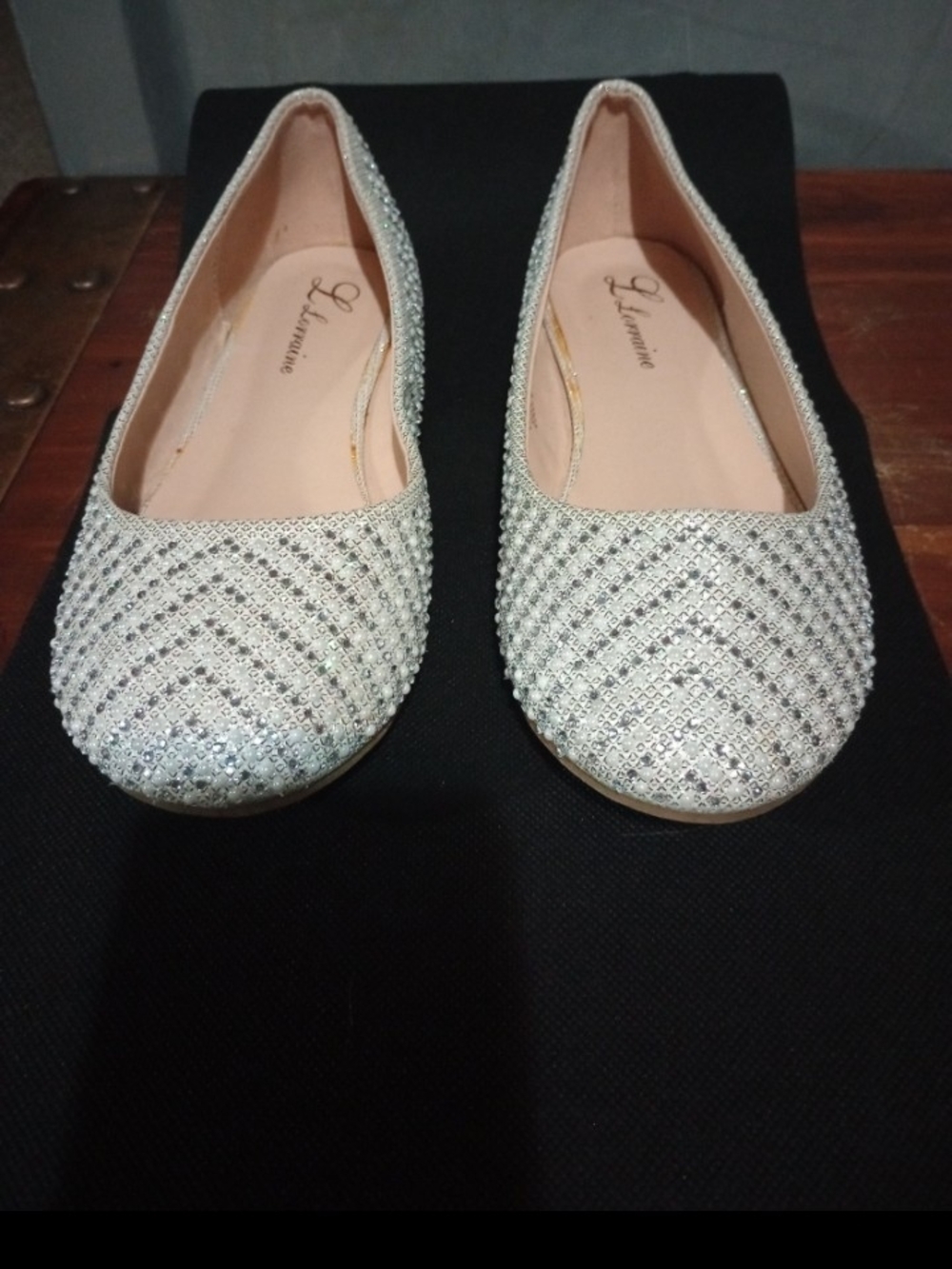 Elegant Women's Sparkle Ballet Flats in White And Silver